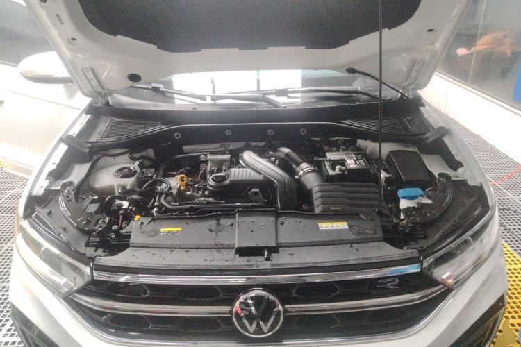 Used Volkswagen T-ROC 2023 300TSI DSG Two-Wheel-Drive Chen Guang Edition Engine Bay