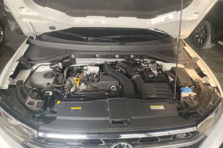 Used Volkswagen T-ROC 2023 300TSI DSG Two-Wheel-Drive Chen Guang Edition Engine Bay