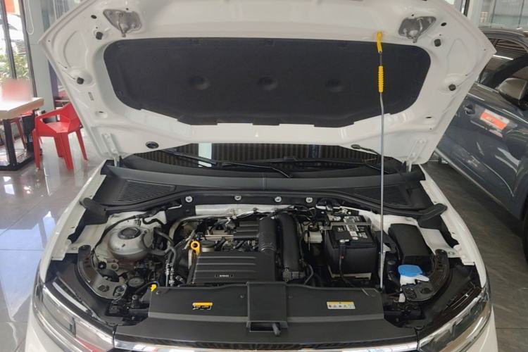 Used Volkswagen T-ROC 2023 280TSI DSG Two-Wheel Drive Time Edition Engine Bay