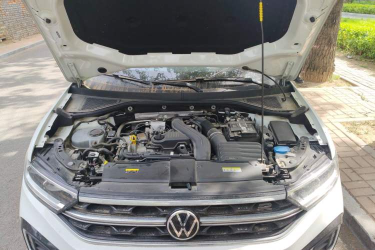 Used Volkswagen T-ROC 2023 300TSI DSG Two-Wheel-Drive Chen Guang Edition Engine Bay