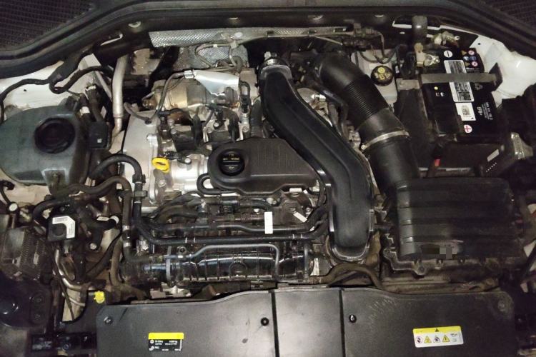 Used Volkswagen T-ROC 2023 300TSI DSG Two-Wheel-Drive Chen Guang Edition Engine Bay