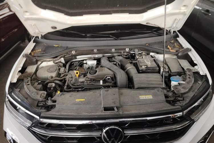 Used Volkswagen T-ROC 2023 300TSI DSG Two-Wheel-Drive Chen Guang Edition Engine Bay