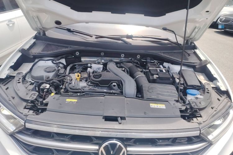 Used Volkswagen T-ROC 2023 300TSI DSG Two-Wheel-Drive Chen Guang Edition Engine Bay