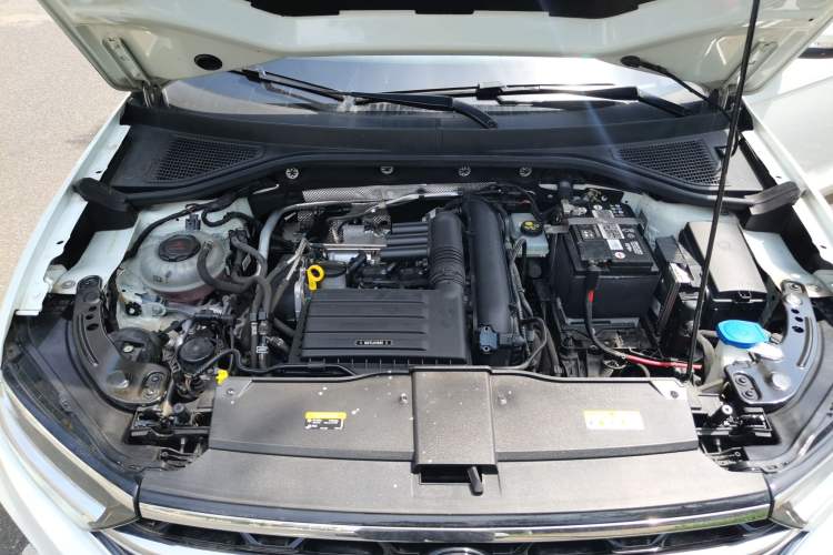 Used Volkswagen T-ROC 2023 280TSI DSG Two-Wheel Drive Time Edition Engine Bay