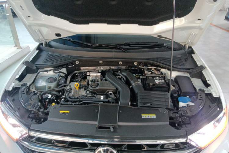 Used Volkswagen T-ROC 2023 300TSI DSG Two-Wheel-Drive Chen Guang Edition Engine Bay