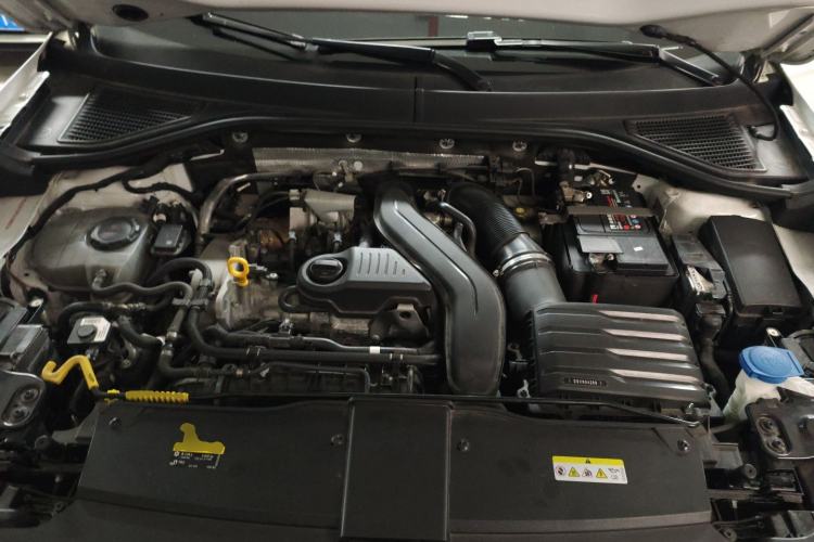 Used Volkswagen T-ROC 2023 300TSI DSG Two-Wheel-Drive Chen Guang Edition Engine Bay