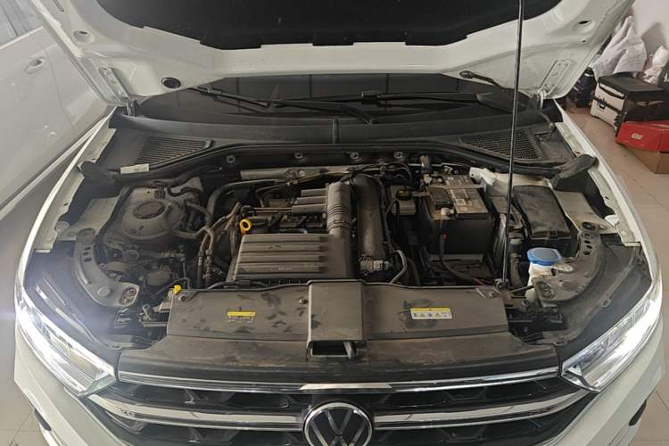 Used Volkswagen T-ROC 2023 280TSI DSG Two-Wheel Drive Time Edition Engine Bay