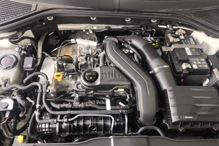 Used Volkswagen T-ROC 2023 300TSI DSG Two-Wheel-Drive Chen Guang Edition Engine Bay