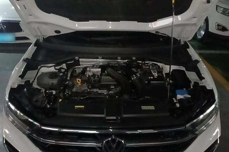 Used Volkswagen T-ROC 2023 300TSI DSG Two-Wheel-Drive Chen Guang Edition Engine Bay