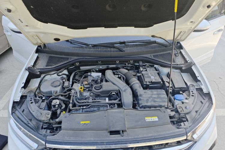 Used Volkswagen T-ROC 2023 300TSI DSG Two-Wheel-Drive Chen Guang Edition Engine Bay