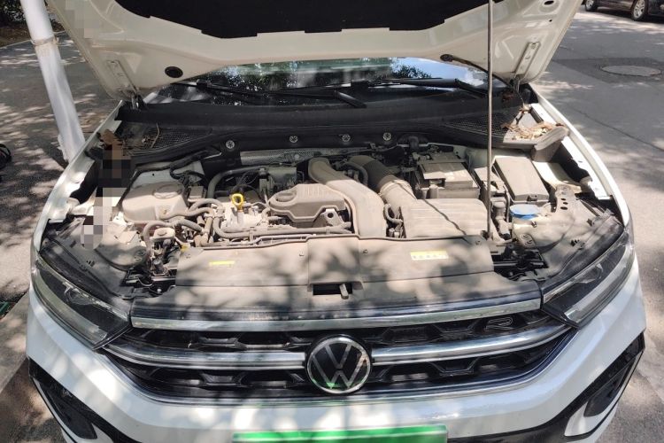 Used Volkswagen T-ROC 2023 300TSI DSG Two-Wheel-Drive Chen Guang Edition Engine Bay