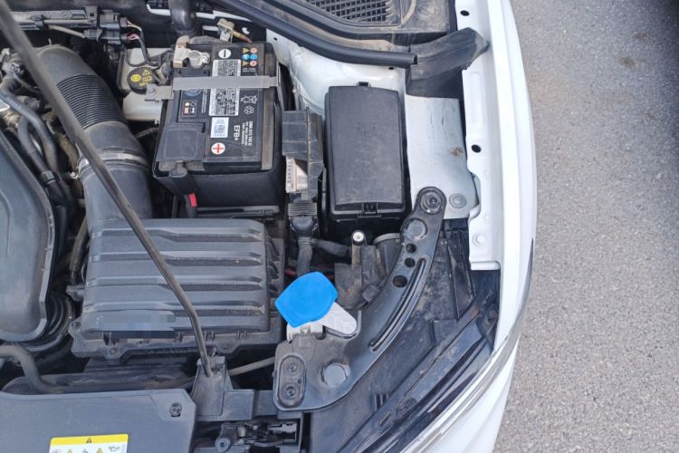 Used Volkswagen T-ROC 2023 300TSI DSG Two-Wheel-Drive Chen Guang Edition Engine Bay Left