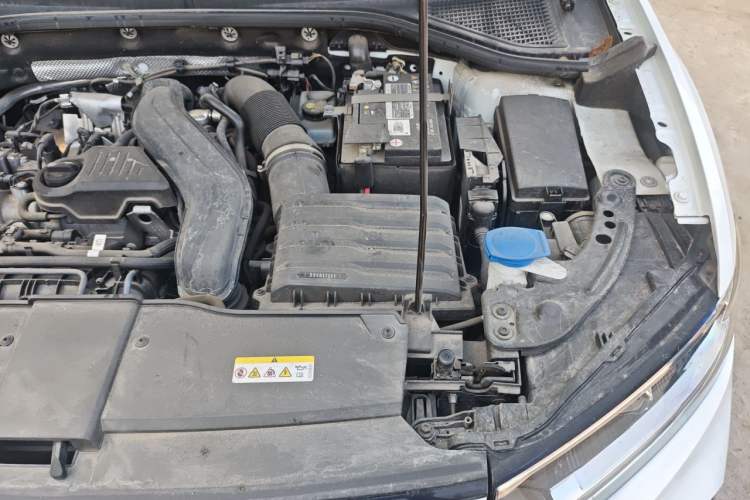 Used Volkswagen T-ROC 2023 300TSI DSG Two-Wheel-Drive Chen Guang Edition Engine Bay Left