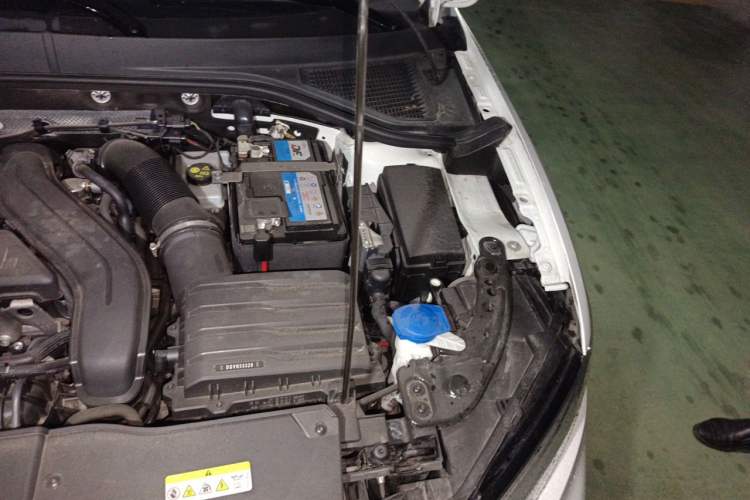 Used Volkswagen T-ROC 2023 300TSI DSG Two-Wheel-Drive Chen Guang Edition Engine Bay Left