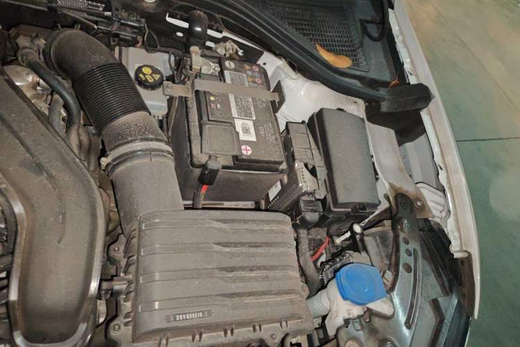 Used Volkswagen T-ROC 2023 300TSI DSG Two-Wheel-Drive Chen Guang Edition Engine Bay Left