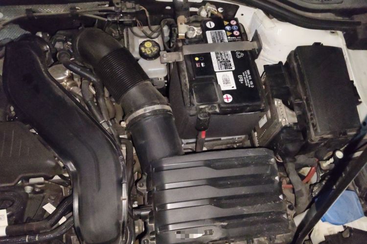 Used Volkswagen T-ROC 2023 300TSI DSG Two-Wheel-Drive Chen Guang Edition Engine Bay Left
