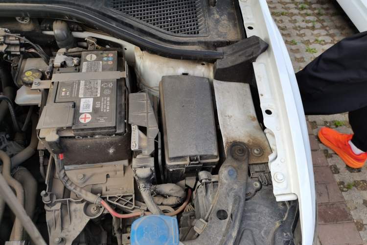 Used Volkswagen T-ROC 2023 280TSI DSG Two-Wheel Drive Time Edition Engine Bay Left