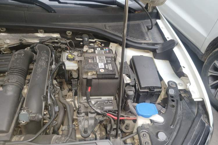 Used Volkswagen T-ROC 2023 280TSI DSG Two-Wheel Drive Time Edition Engine Bay Left