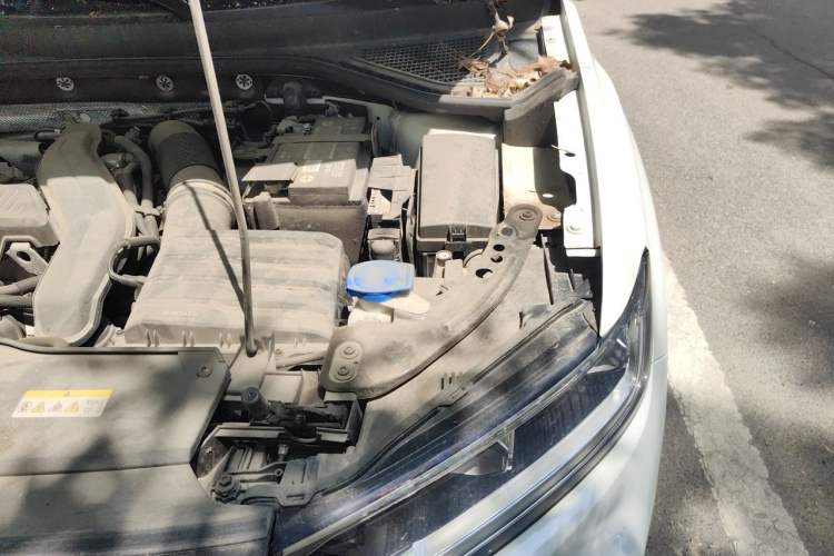 Used Volkswagen T-ROC 2023 300TSI DSG Two-Wheel-Drive Chen Guang Edition Engine Bay Left