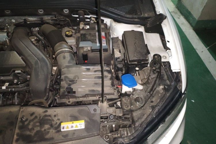 Used Volkswagen T-ROC 2023 300TSI DSG Two-Wheel-Drive Chen Guang Edition Engine Bay Left