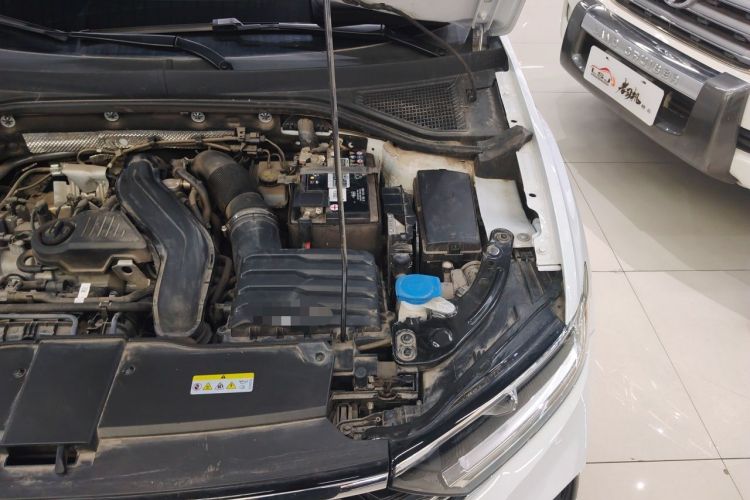 Used Volkswagen T-ROC 2023 300TSI DSG Two-Wheel-Drive Chen Guang Edition Engine Bay Left