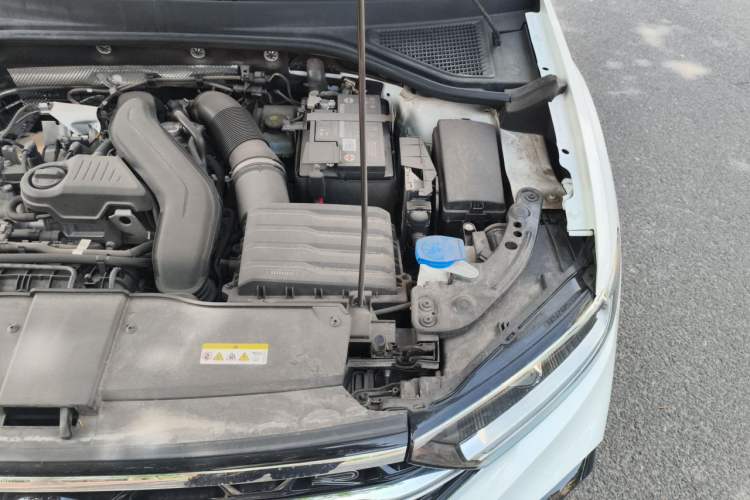 Used Volkswagen T-ROC 2023 300TSI DSG Two-Wheel-Drive Chen Guang Edition Engine Bay Left