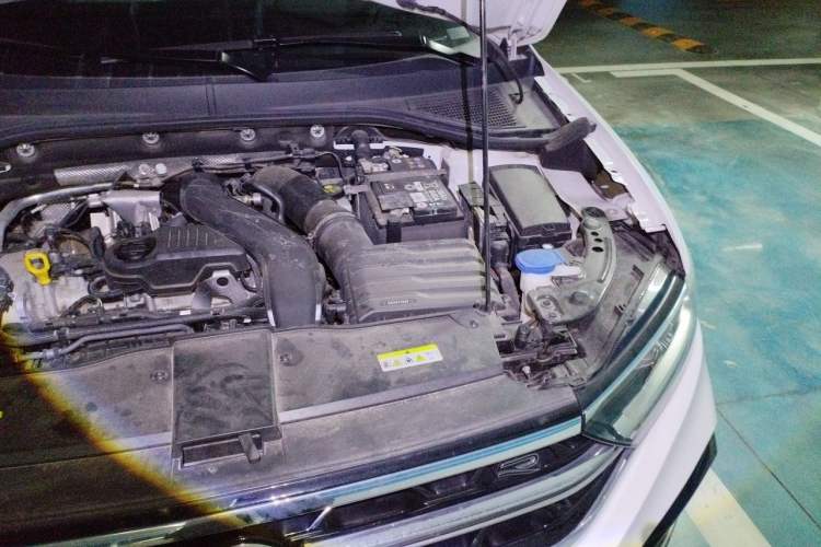 Used Volkswagen T-ROC 2023 300TSI DSG Two-Wheel-Drive Chen Guang Edition Engine Bay Left