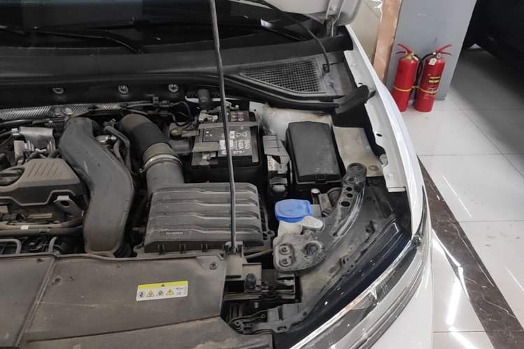 Used Volkswagen T-ROC 2023 300TSI DSG Two-Wheel-Drive Chen Guang Edition Engine Bay Left