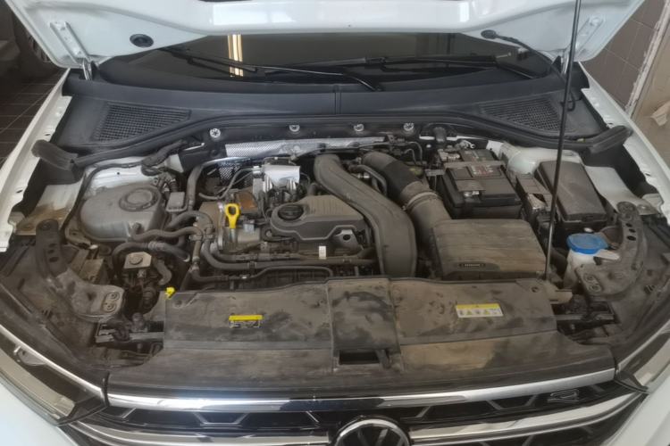 Used Volkswagen T-ROC 2023 300TSI DSG Two-Wheel-Drive Chen Guang Edition Engine Bay