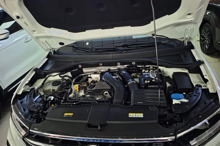 Used Volkswagen T-ROC 2023 300TSI DSG Two-Wheel-Drive Chen Guang Edition Engine Bay