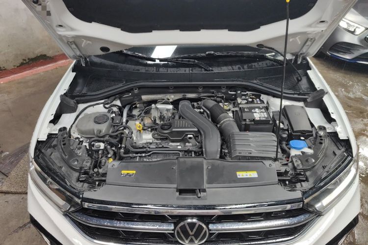 Used Volkswagen T-ROC 2023 300TSI DSG Two-Wheel-Drive Chen Guang Edition Engine Bay