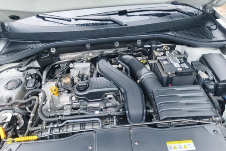 Used Volkswagen T-ROC 2023 300TSI DSG Two-Wheel-Drive Chen Guang Edition Engine Bay