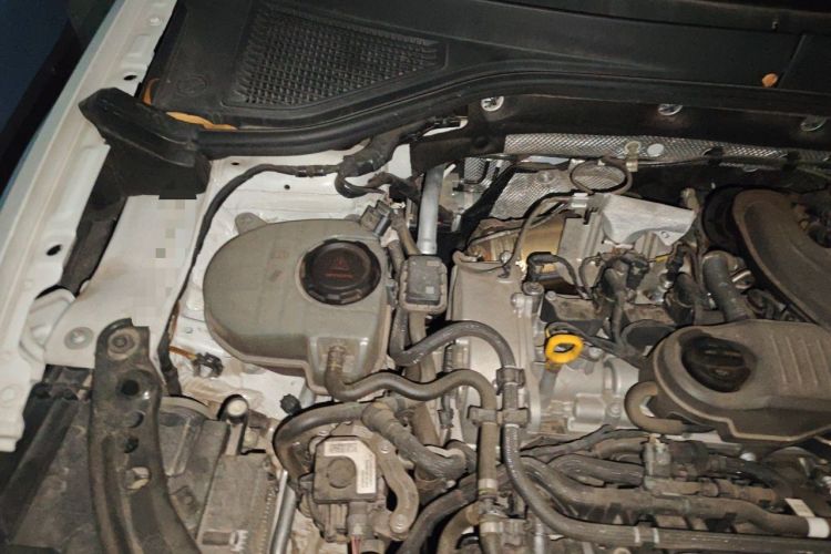 Used Volkswagen T-ROC 2023 300TSI DSG Two-Wheel-Drive Chen Guang Edition Engine Bay Right