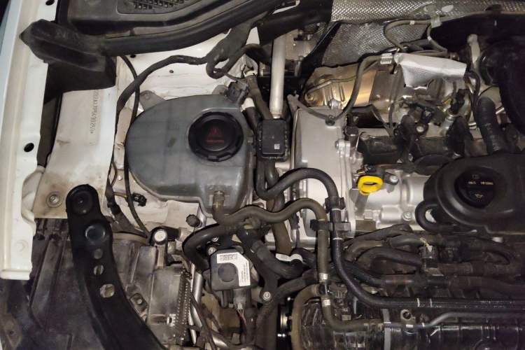 Used Volkswagen T-ROC 2023 300TSI DSG Two-Wheel-Drive Chen Guang Edition Engine Bay Right