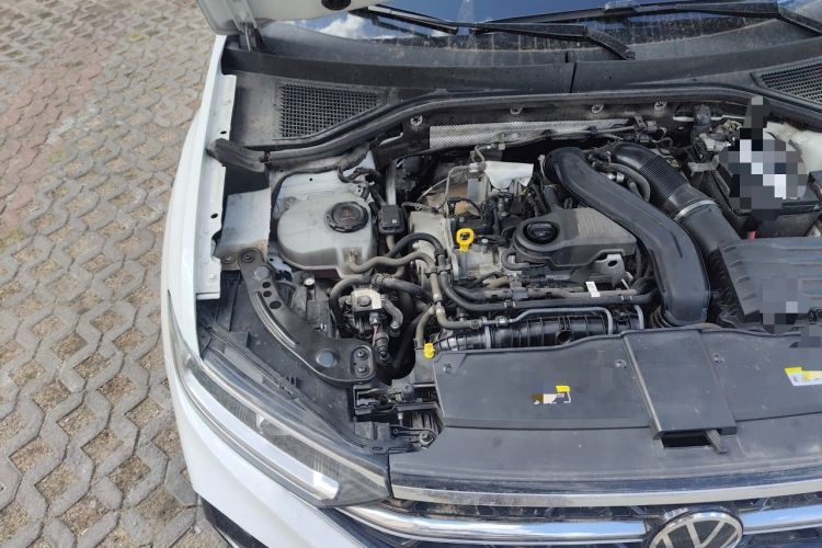 Used Volkswagen T-ROC 2023 300TSI DSG Two-Wheel-Drive Chen Guang Edition Engine Bay Right
