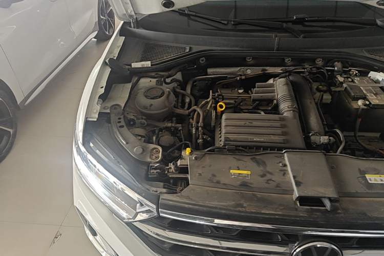 Used Volkswagen T-ROC 2023 280TSI DSG Two-Wheel Drive Time Edition Engine Bay Right