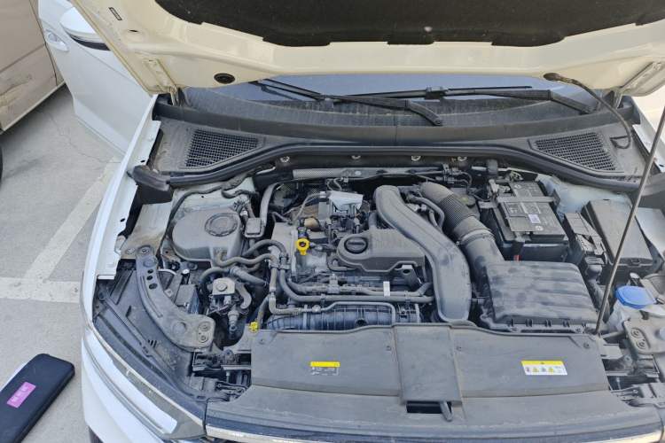 Used Volkswagen T-ROC 2023 300TSI DSG Two-Wheel-Drive Chen Guang Edition Engine Bay Right
