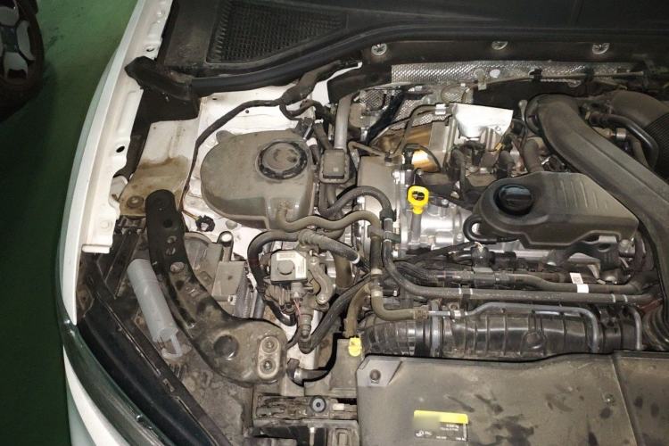 Used Volkswagen T-ROC 2023 300TSI DSG Two-Wheel-Drive Chen Guang Edition Engine Bay Right