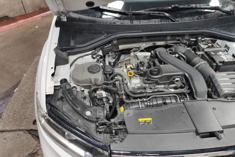 Used Volkswagen T-ROC 2023 300TSI DSG Two-Wheel-Drive Chen Guang Edition Engine Bay Right