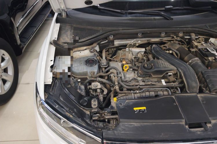 Used Volkswagen T-ROC 2023 300TSI DSG Two-Wheel-Drive Chen Guang Edition Engine Bay Right