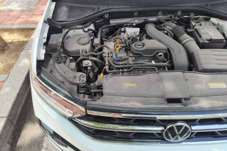 Used Volkswagen T-ROC 2023 300TSI DSG Two-Wheel-Drive Chen Guang Edition Engine Bay Right