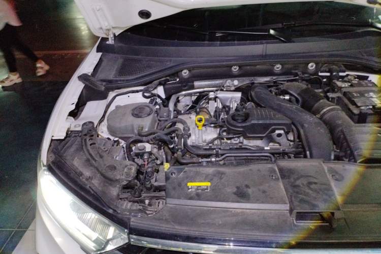Used Volkswagen T-ROC 2023 300TSI DSG Two-Wheel-Drive Chen Guang Edition Engine Bay Right