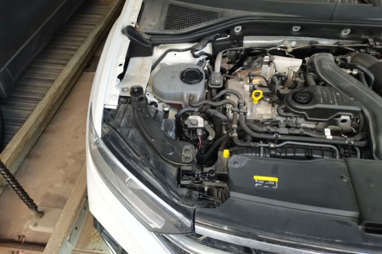 Used Volkswagen T-ROC 2023 300TSI DSG Two-Wheel-Drive Chen Guang Edition Engine Bay Right