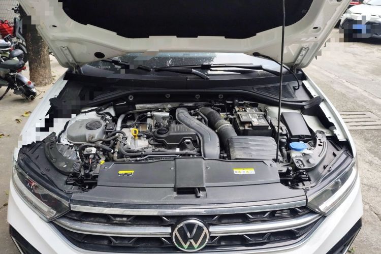 Used Volkswagen T-ROC 2023 300TSI DSG Two-Wheel-Drive Chen Guang Edition Engine Bay