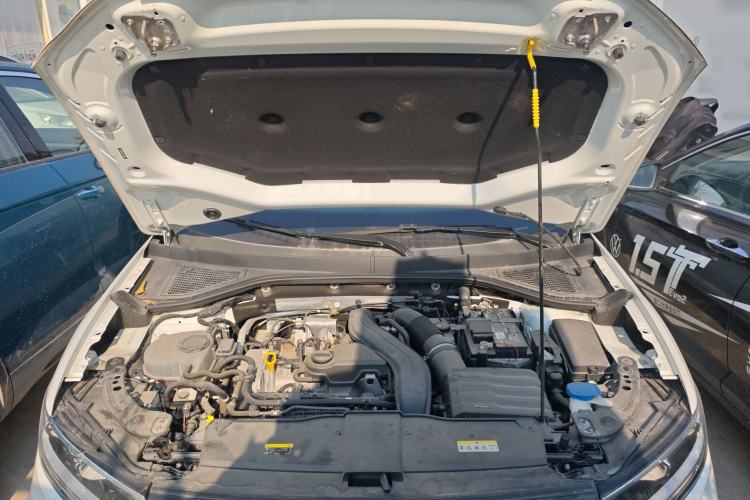 Used Volkswagen T-ROC 2023 300TSI DSG Two-Wheel Drive Starlight Edition Engine Bay