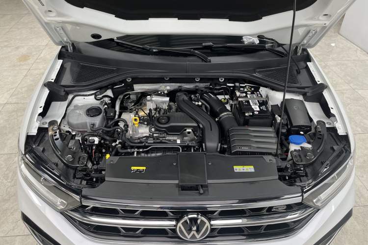 Used Volkswagen T-ROC 2023 300TSI DSG Two-Wheel Drive Starlight Edition Engine Bay