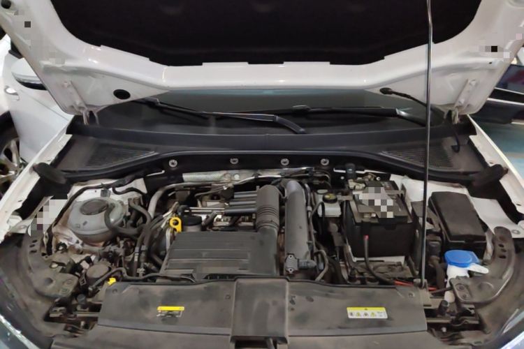 Used Volkswagen T-ROC 2023 280TSI DSG Two-Wheel Drive Time Edition Engine Bay