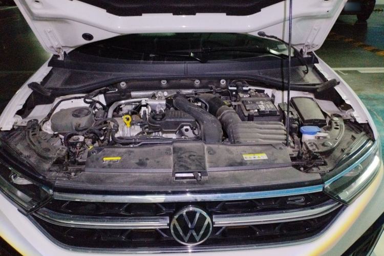 Used Volkswagen T-ROC 2023 300TSI DSG Two-Wheel-Drive Chen Guang Edition Engine Bay