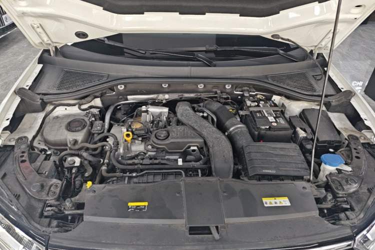 Used Volkswagen T-ROC 2023 300TSI DSG Two-Wheel-Drive Chen Guang Edition Engine Bay