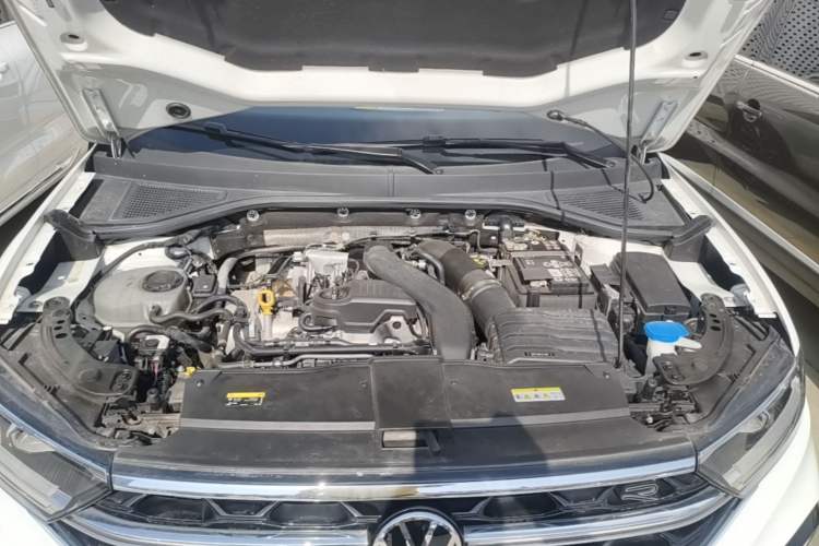 Used Volkswagen T-ROC 2023 300TSI DSG Two-Wheel-Drive Chen Guang Edition Engine Bay